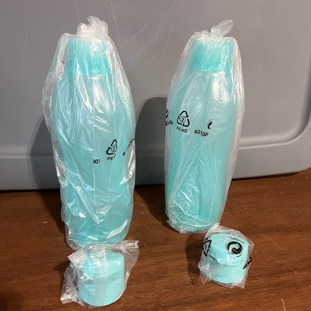 Tupperware Eco Large Water Bottle 1L Blue - SOLD SEPARATELY -